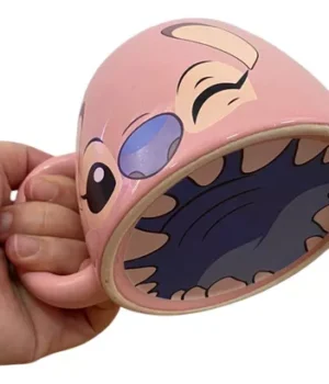 CANECA DE PORCELANA STITCH ANGEL COM BOCA NO FUNDO