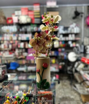 VASO COM ROSAS ARTIFICIAIS