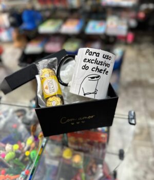 CAIXA COM TAMPA COM CANECA DE CHEFE ALÇA PRETA