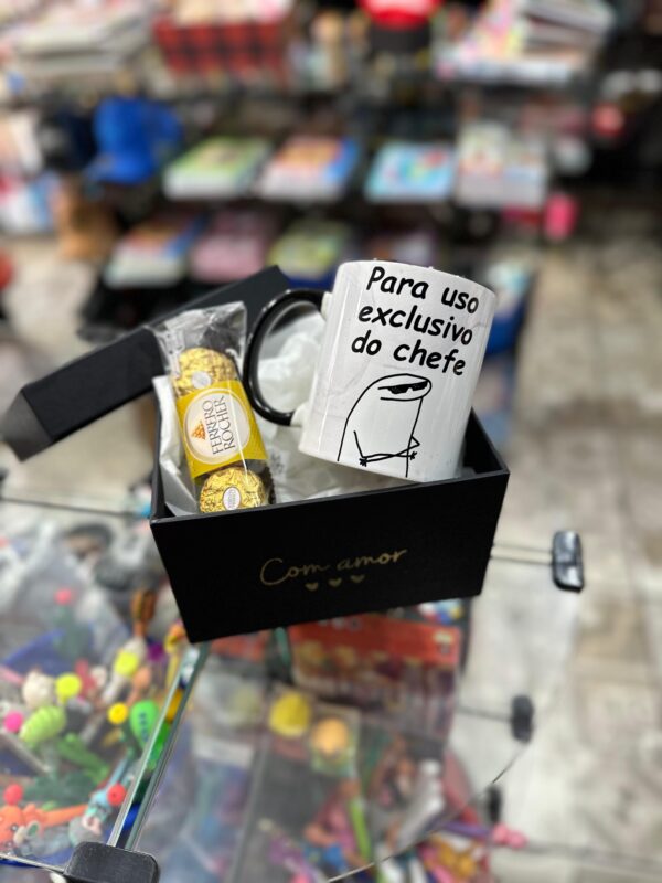 CAIXA COM TAMPA COM CANECA DE CHEFE ALÇA PRETA