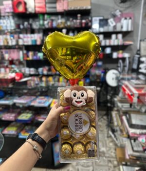 KIT ROMÂNTICO COM CHAVEIRO DE MACAQUINHO, FERRERO E BALÃO DOURADO