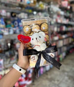 FERRERO ROCHER 12 BOMBONS + CHAVEIRO DE URSINHO ROMÂNTICO LOVE