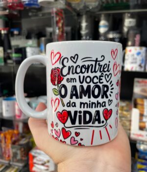CANECA BRANCA ENCONTREI EM VOCÊ O AMOR DA MINHA VIDA. EU TE AMO MAIS DE MIL MILHÕES