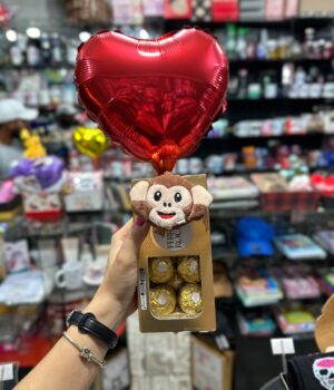 KIT ROMÂNTICO COM CHAVEIRO DE MACAQUINHO, FERRERO E BALÃO VERMELHO