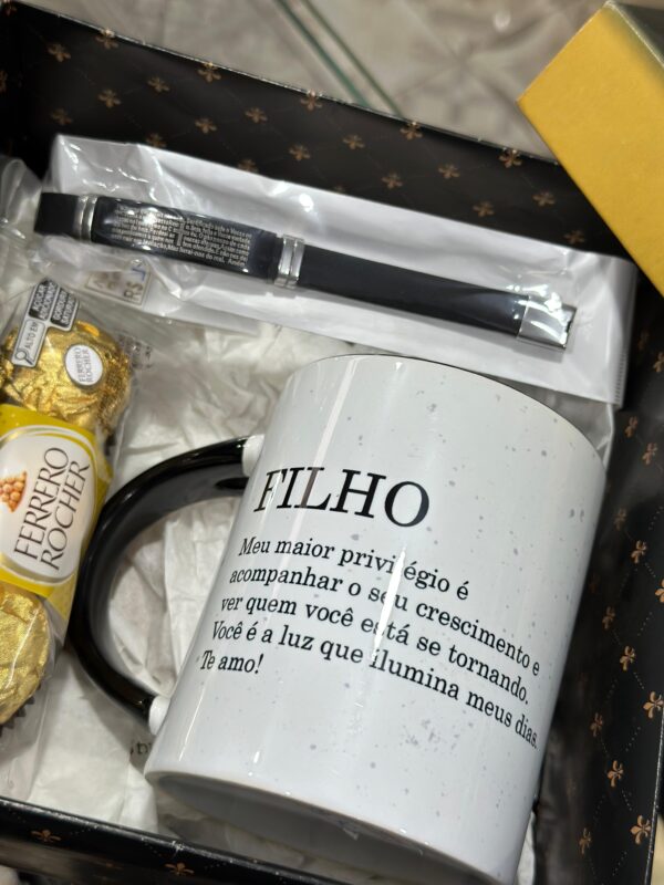 CAIXA COM CANECA FILHO + FERRERO + PULSEIRA ESCRITO PAI NOSSO