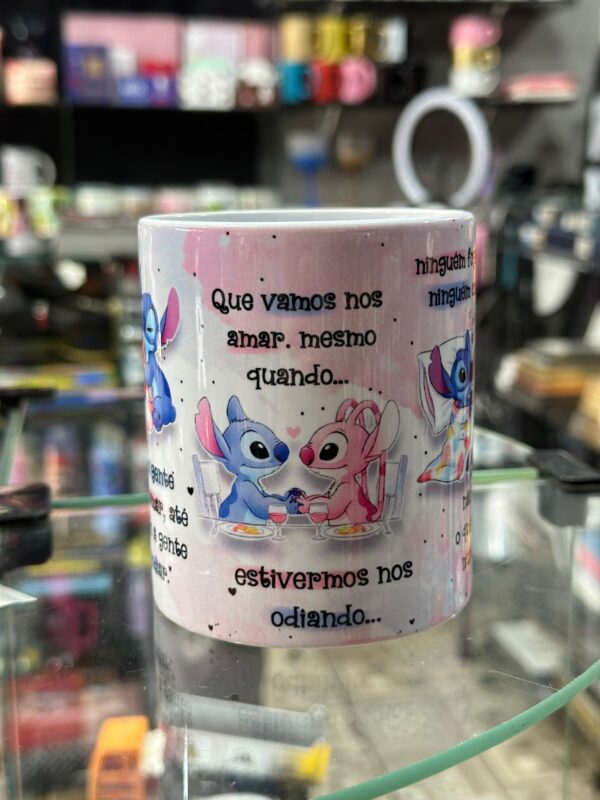 CANECA DE PORCELANA STITCH E ANGEL | O QUE A GENTE VAI PROMETER UM PRO OUTRO? - Imagem 3