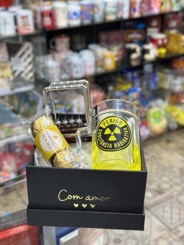CAIXA + FERRERO + PÊNDULO DE NEWTON PEQUENO + CANECA DE GEL CONGELÁVEL | PERIGO SUBSTÂNCIA RADIOATIVA