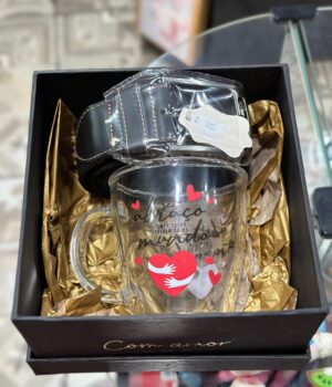 CAIXA COM CINTO DE COURO + CANECA SEU ABRAÇO É MEU LUGAR PREFERIDO NO MUNDO