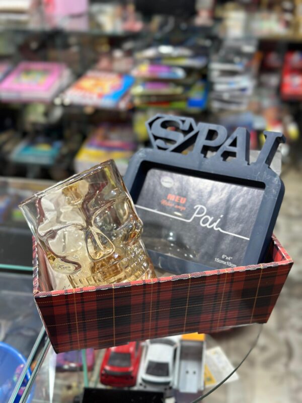 CESTA + SHOWER GEL MALBEC + COPO DE CAVEIRA + PORTA RETRATO SUPER PAI 10X15CM - Imagem 2