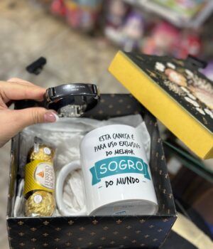 CAIXA COM CANECA SOGRO + FERRERO + PULSEIRA LIVRA-ME DO MAL AMÉM