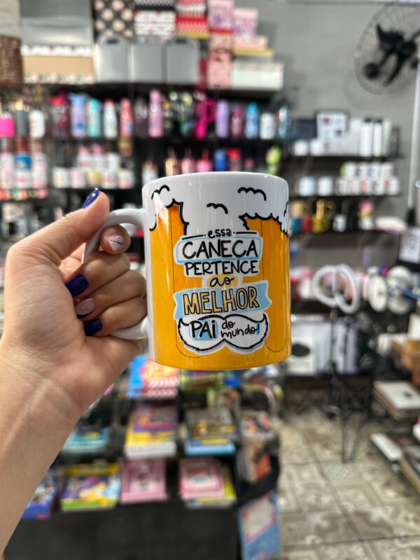 CANECA PORCELANA ESSA CANECA PERTENCE AO MELHOR PAI DO MUNDO - Imagem 2