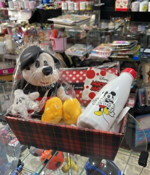 CESTA PELÚCIA MICKEY + GARRAFA MICKEY + NECESSAIRE MINNIE