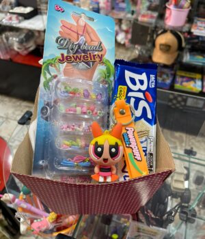 CESTA COM KIT MIÇANGAS + BIS BRANCO + CHAVEIRO LINDINHA SUPER PODEROSA