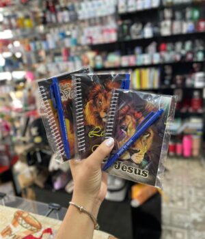 BLOCO DE NOTAS ARAMADO LEÃO COM CANETA 65 FOLHAS (CONSULTAR DISPONIBILIDADE DE CORES)