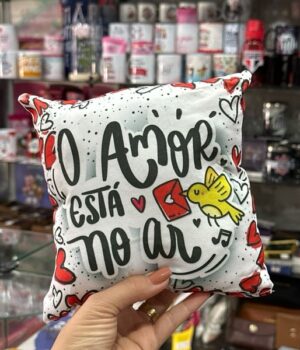 ALMOFADA 20x20CM O AMOR ESTÁ NO AR