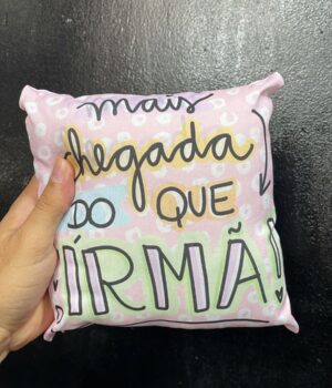 ALMOFADA 20x20CM | MAIS CHEGADA DO QUE IRMÃ