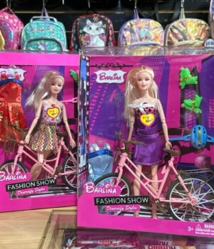 BONECA BARLINA COM BIKE E PATINS