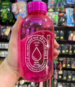 GARRAFA PLÁSTICO ROSA PRA ONDE QUER QUE EU VÁ LEVO VOCÊ JUNTINHO COMIGO 600ML