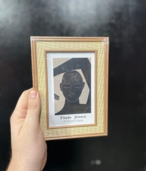 PORTA RETRATO 10X15CM MOLDURA TIPO MADEIRA COM PALHA