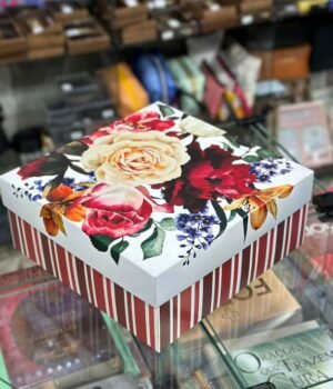 REF:21006 CAIXA QUADRADA FLORAL LISTRAS VERTICAIS M 21x21x8,5CM